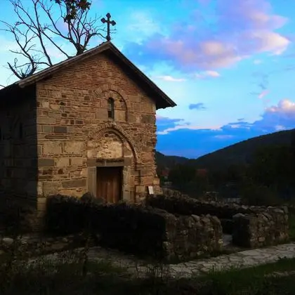 Manastiri Burg ne Hajnoc, Kamenice