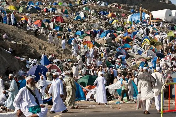 A packed encampment on Mina's outskirts - Flickr - Al Jazeera English