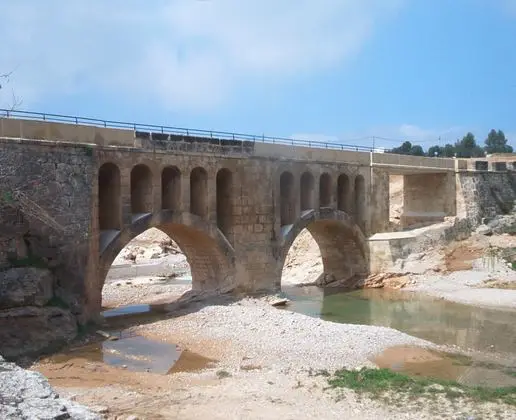 Pont sobre el riu Tastavins, a Penaroja de Tastavins, comarca del Matarranya - panoramio