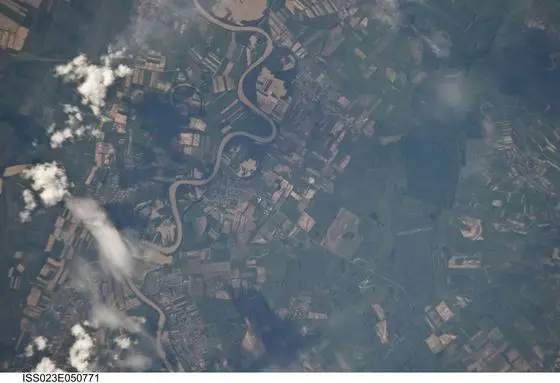 ISS023-E-50771 - View of Earth