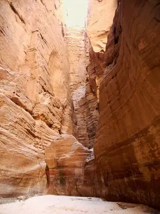 08 Wadi Numeira Siq Trail - In the Siq - panoramio