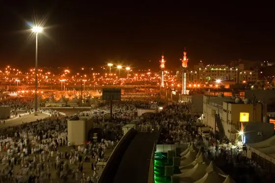 Crowds in Mina head to the Jamarat Bridge - Flickr - Al Jazeera English