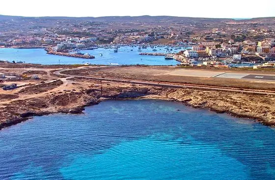 Aeroporto, Lampedusa (5253884587)