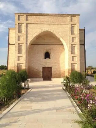 Kyzyl mazar mausoleum