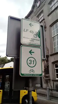 LF 4b & Bicycling route 31 Provincie Utrecht signs, Utrecht (2019) 03