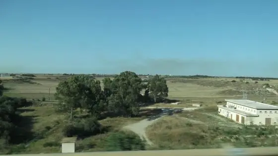 За деревьями уже турецкая часть - panoramio