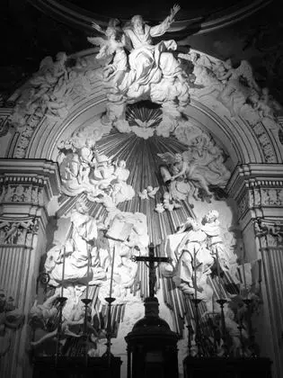 Altare e stucchi. chiesa di Santo Spirito