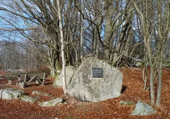 Kamenná Hlava, památník 01