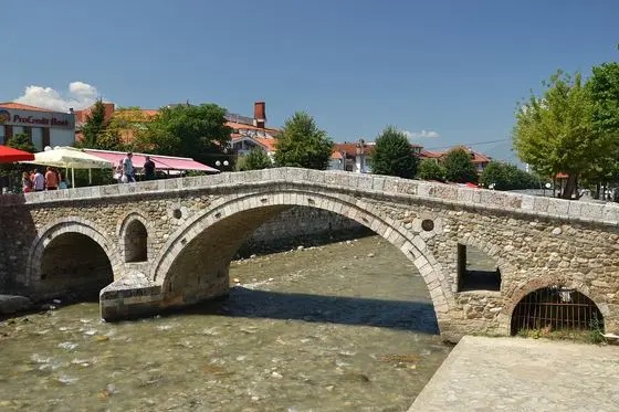 Stone Bridge in Prizren (by Pudelek)