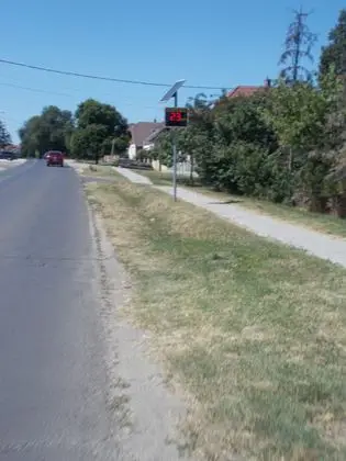 Fő Straße, Geschwindigkeitsanzeigeanlage, 2024 Galgahévíz