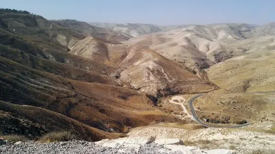 Alon-Orit-lookout-0858