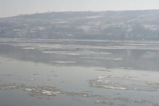 Frozen Danube 2 - panoramio