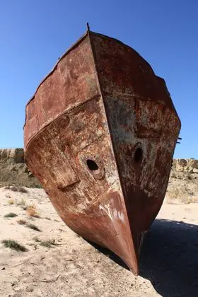 Big rusty boat in Moynaq