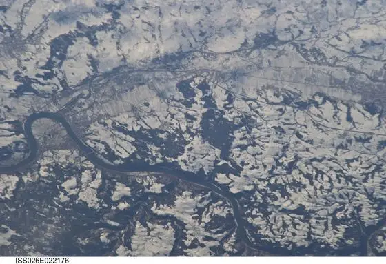 ISS026-E-22176 - View of Earth