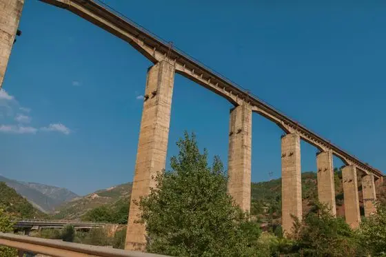 Very high railroad bridge - panoramio