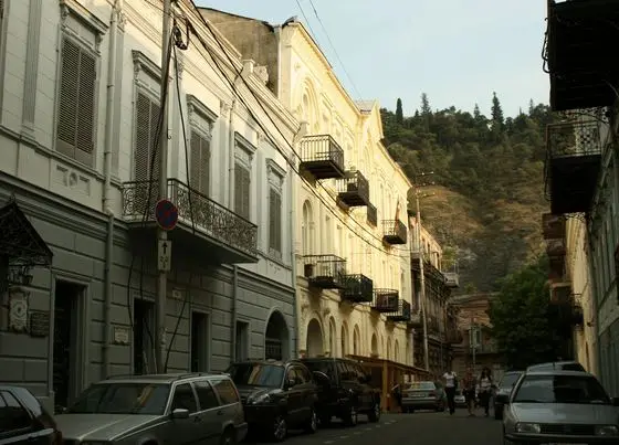 A street in Sololaki. Tbilisi (Photo A. Muhranoff, 2011)