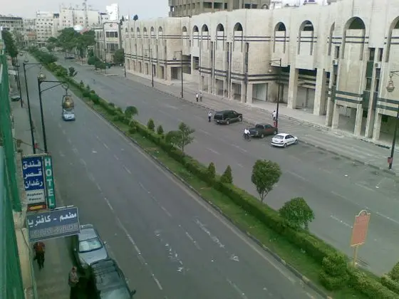 شارع جنب فندق قصر رغدان - panoramio