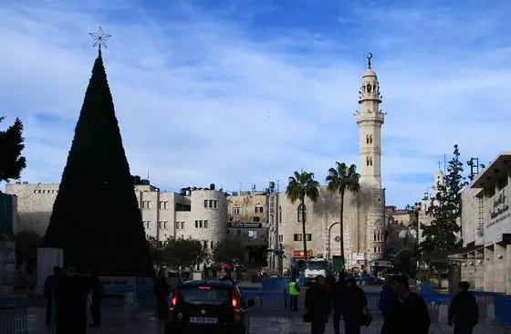 Manger Square (16037739450)