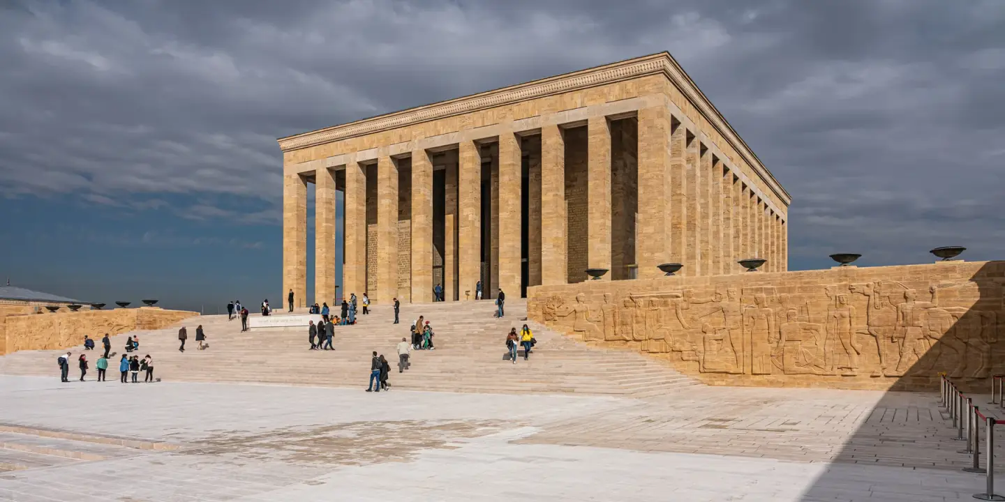 Ankara’da Anıtkabir’in sütunlu anıt mezarı ve tören meydanı