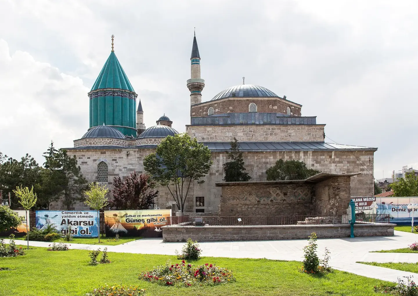Konya’da Mevlânâ Müzesi ve türbe kubbesi