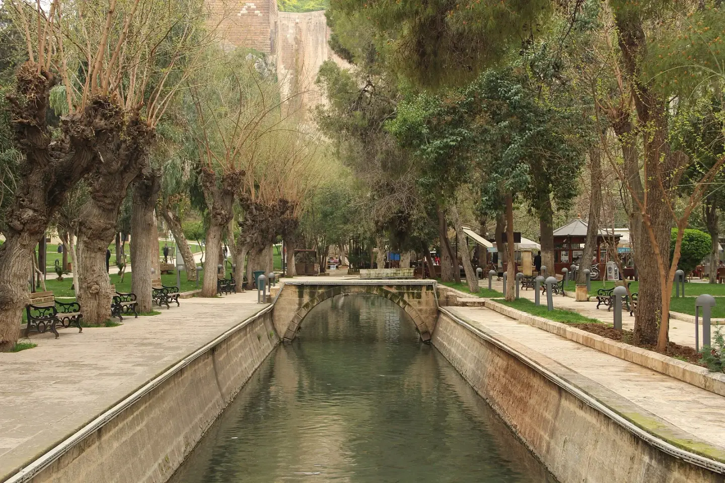 Şanlıurfa’da Balıklıgöl çevresi
